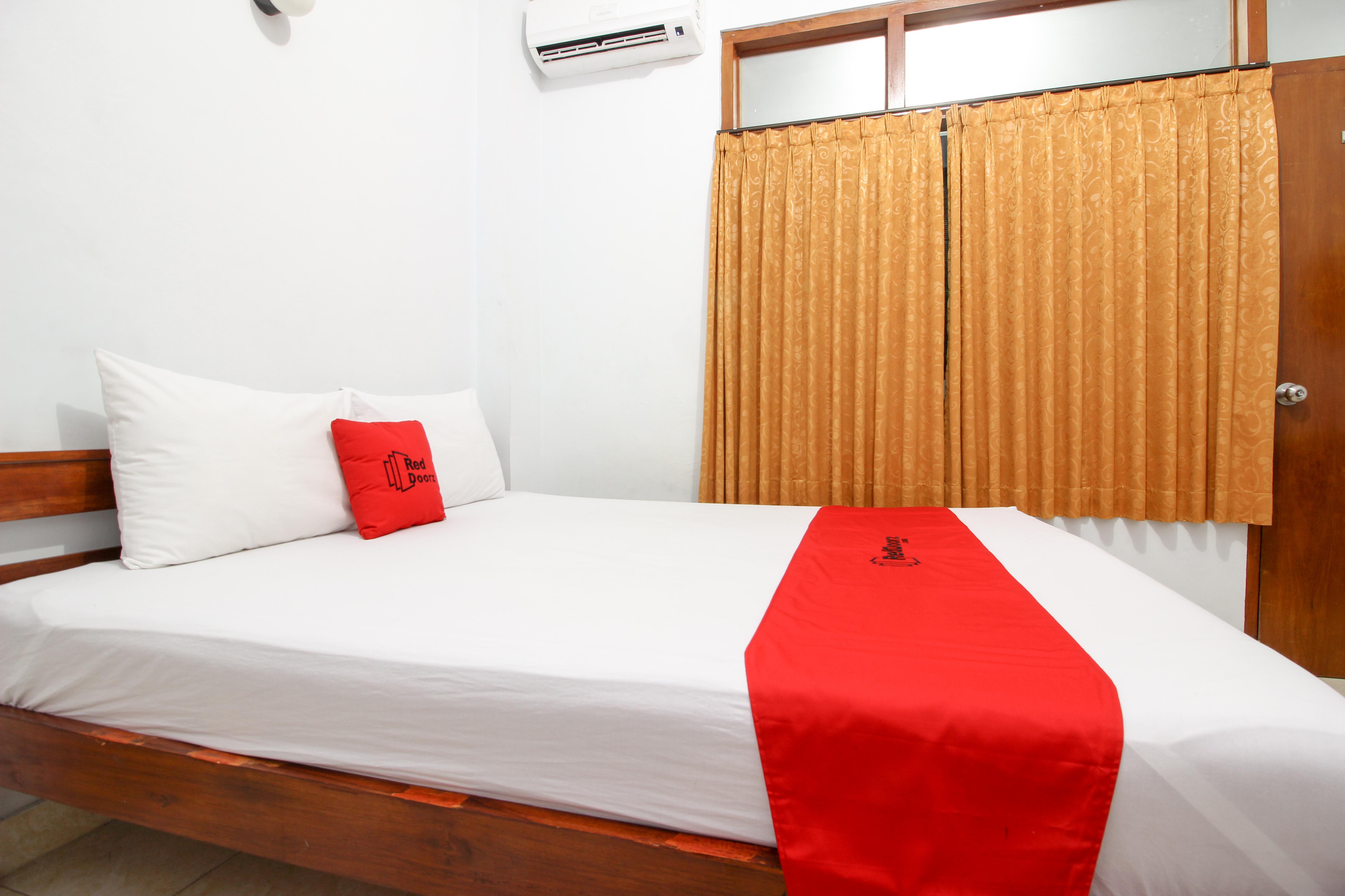 Reddoorz Plus Near Alun Alun Selatan Джок'якарта Екстер'єр фото