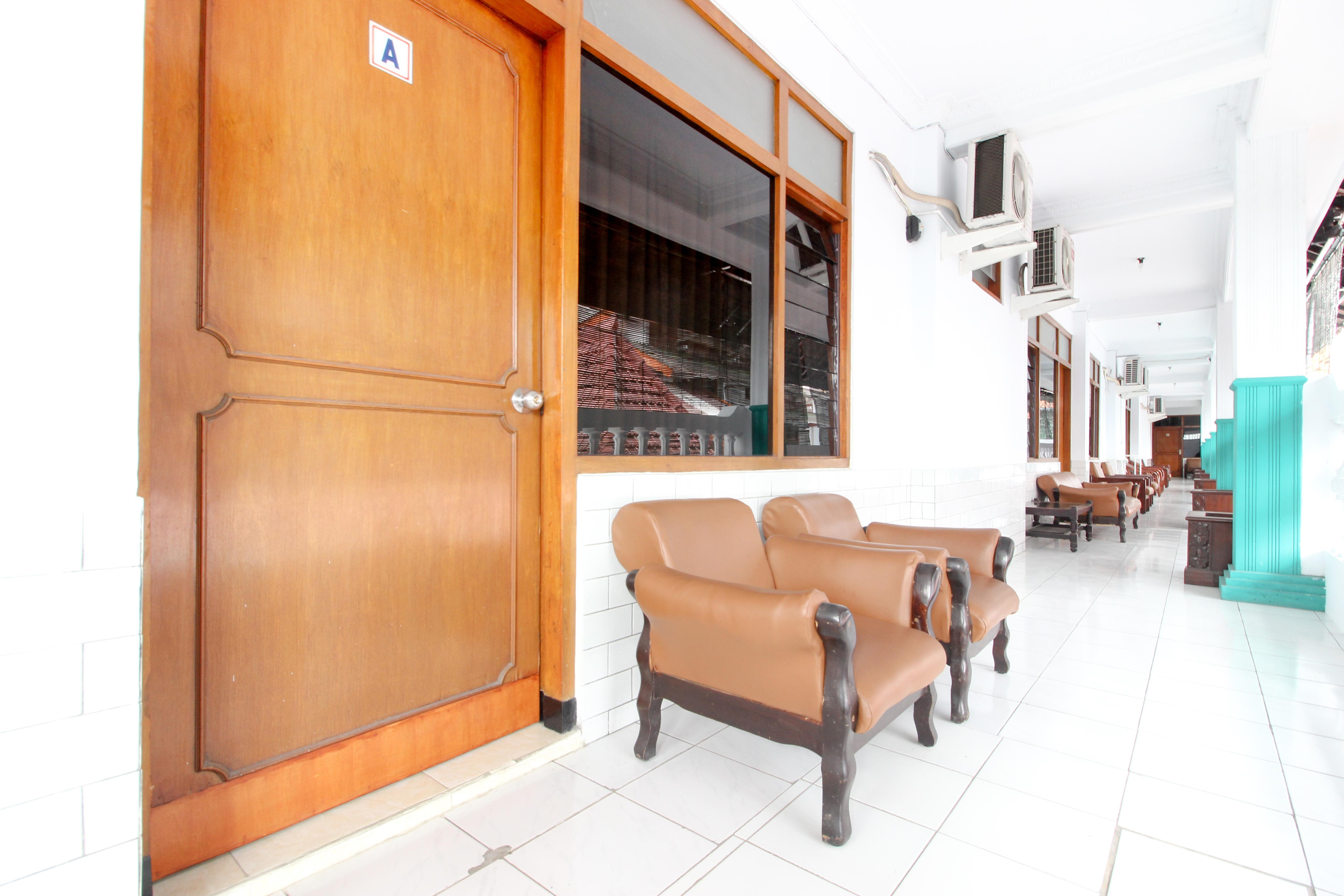 Reddoorz Plus Near Alun Alun Selatan Джок'якарта Екстер'єр фото