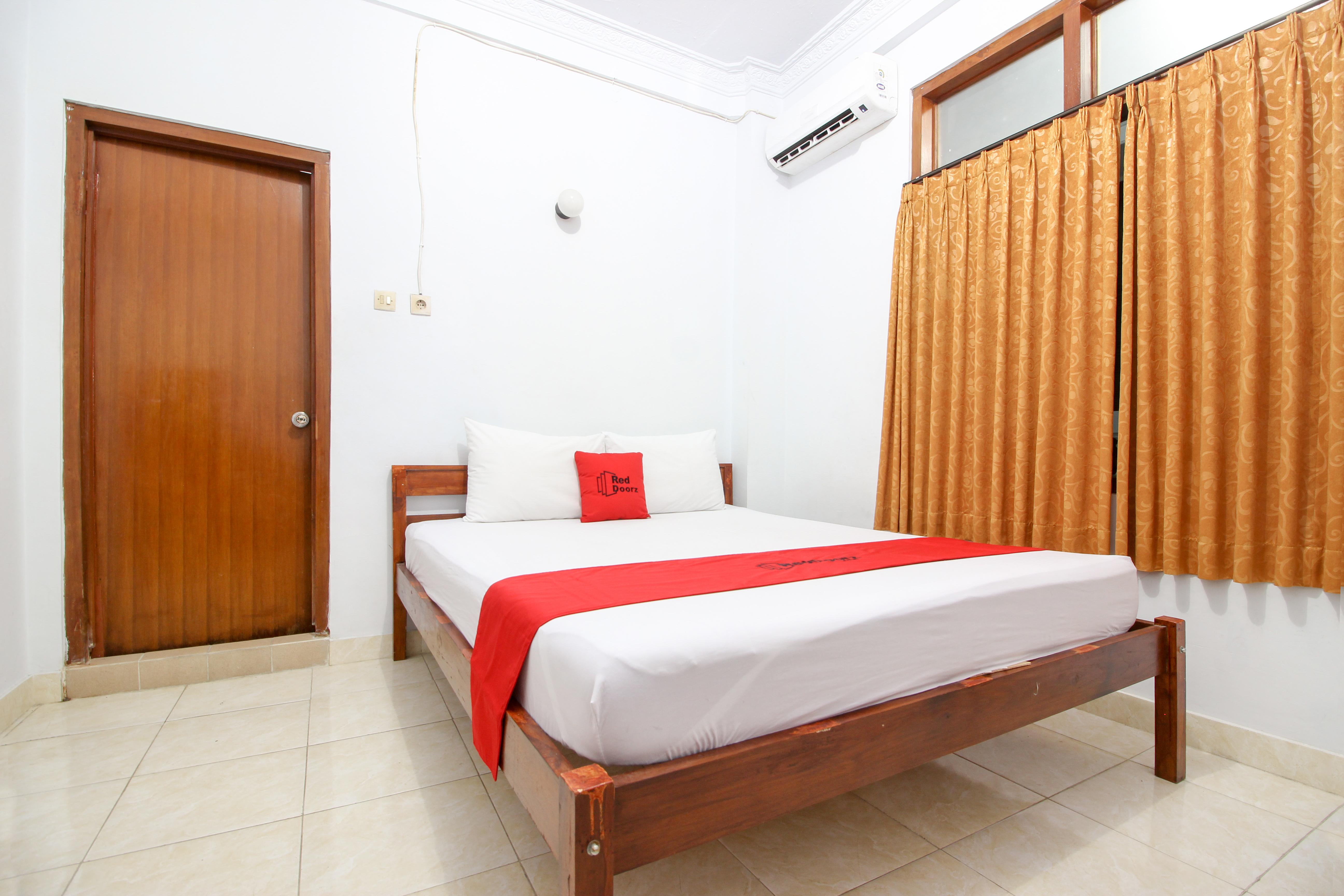 Reddoorz Plus Near Alun Alun Selatan Джок'якарта Екстер'єр фото