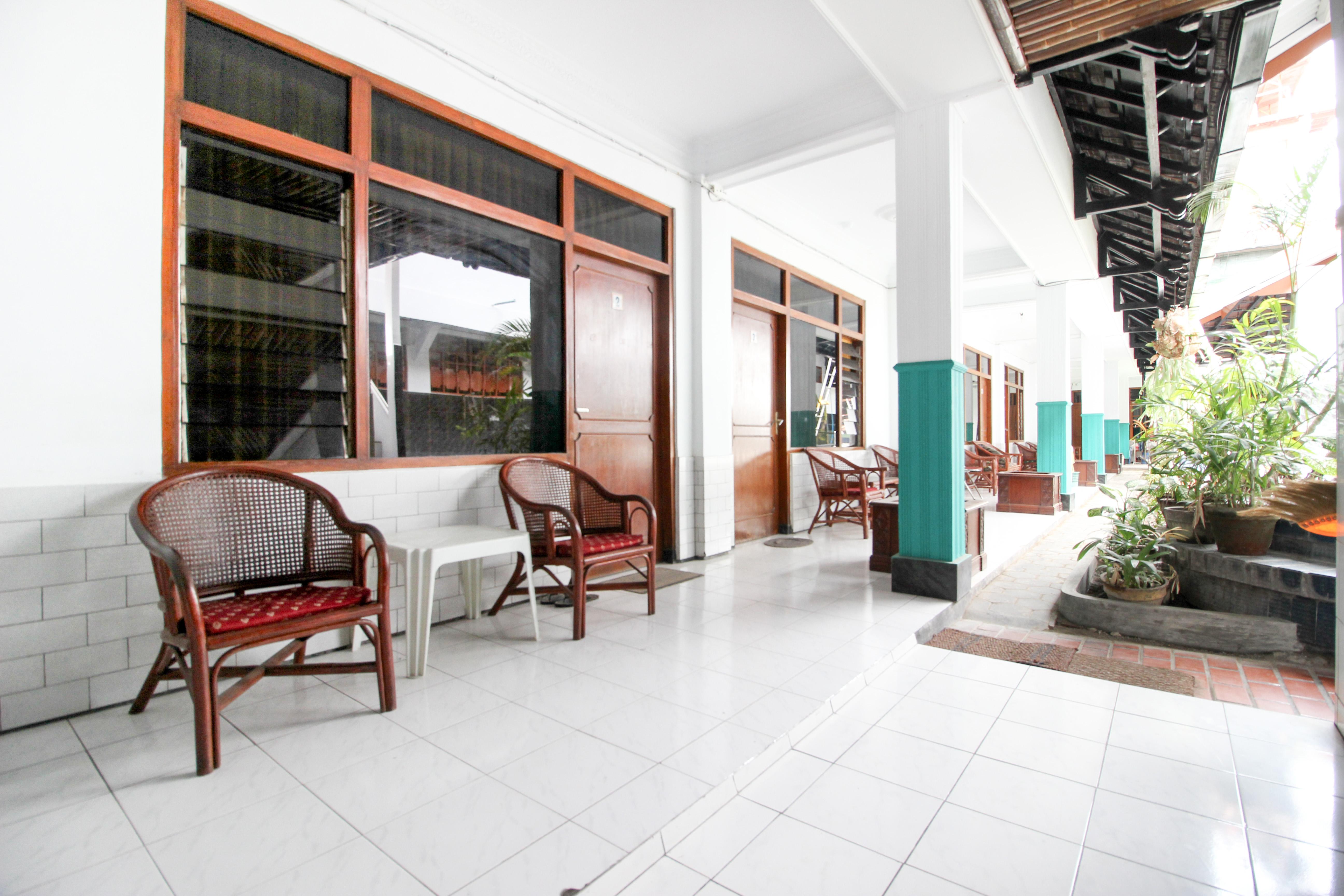 Reddoorz Plus Near Alun Alun Selatan Джок'якарта Екстер'єр фото