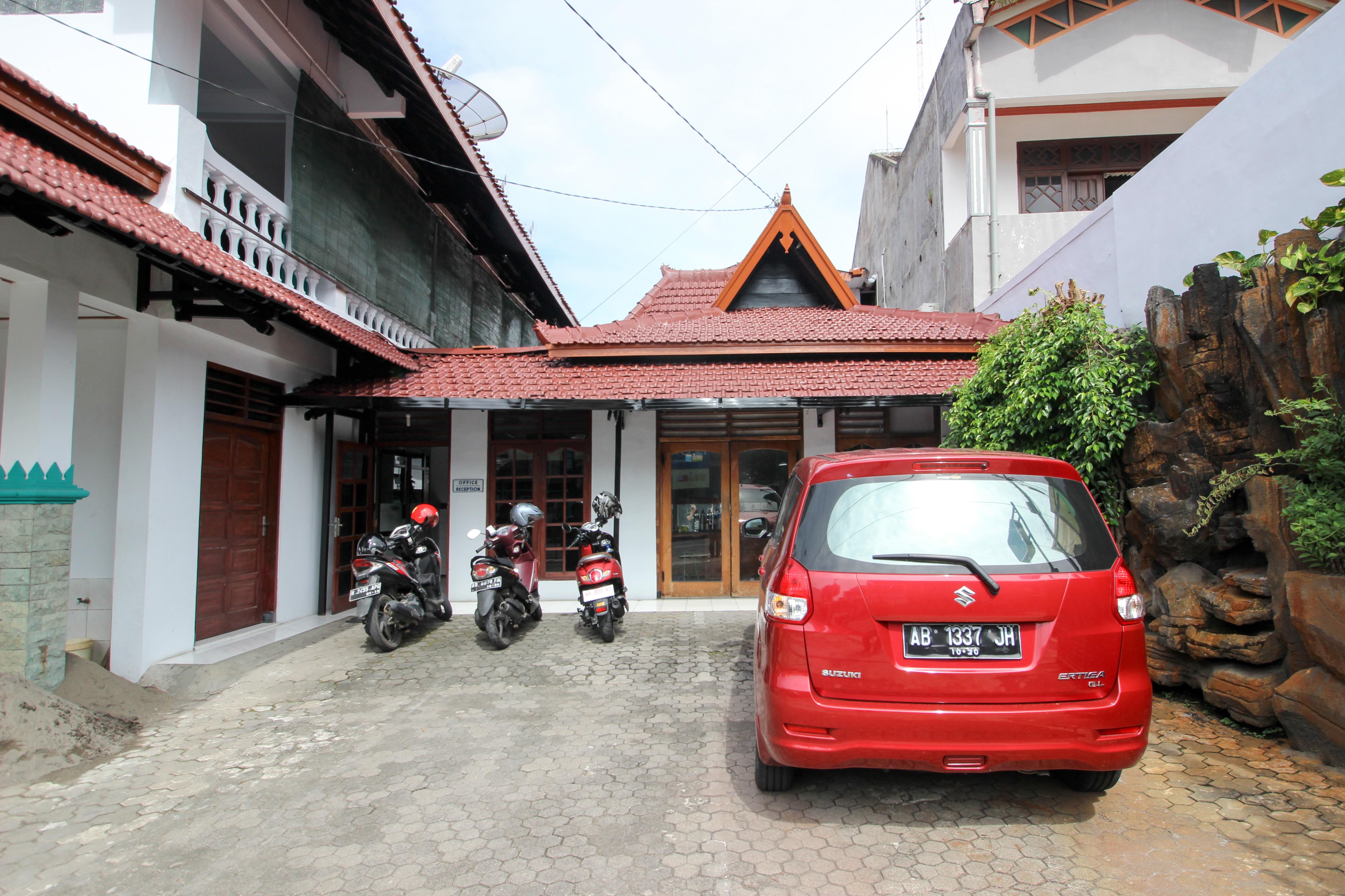 Reddoorz Plus Near Alun Alun Selatan Джок'якарта Екстер'єр фото