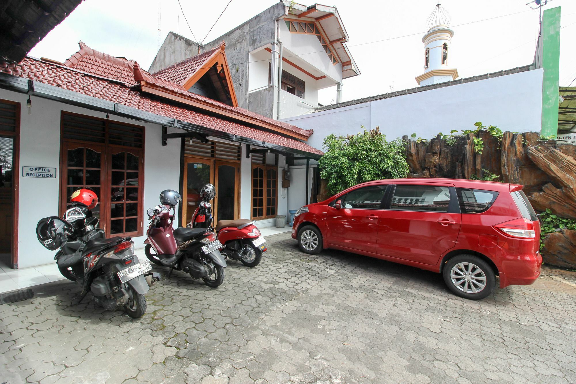 Reddoorz Plus Near Alun Alun Selatan Джок'якарта Екстер'єр фото